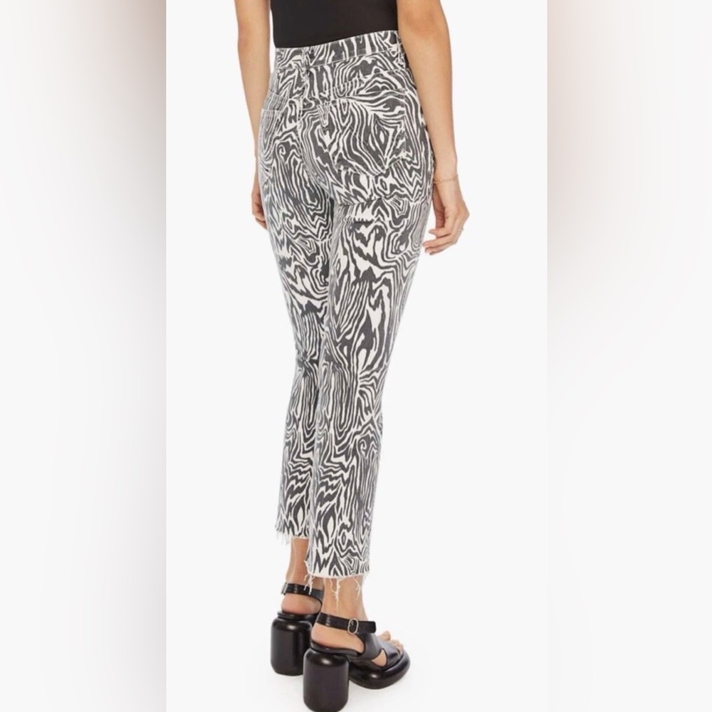 MOTHER High Waisted Rascal Ankle Frey in 'Hoofin It' White and Black Pattern - Picture 4 of 16
